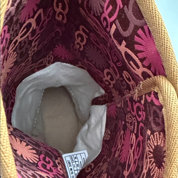 UGG Australia Women's Lo Pro Button Fold Over boots in chestnut suede Like New - Picture 5 of 13